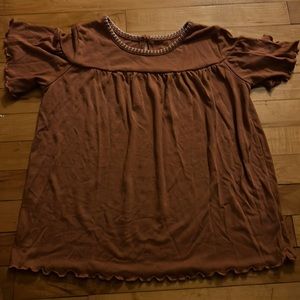 Hardly worn maroon T-shirt.